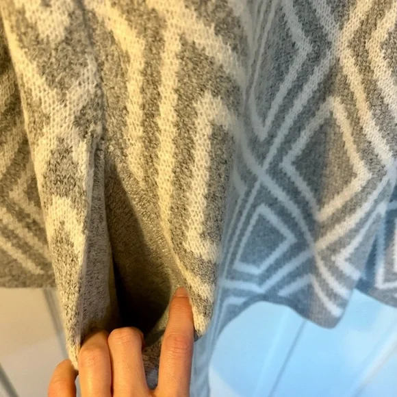 Very Warm Hooded Cardigan - Picture 4 of 10